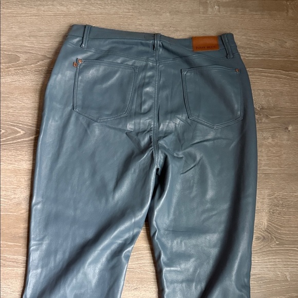 NEW Judy Blue high-waisted tummy control faux leather bootcut pants 32 - Picture 11 of 14